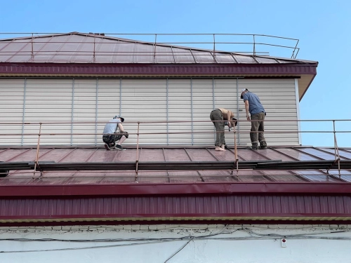 Монтаж рамы для банера на стену1