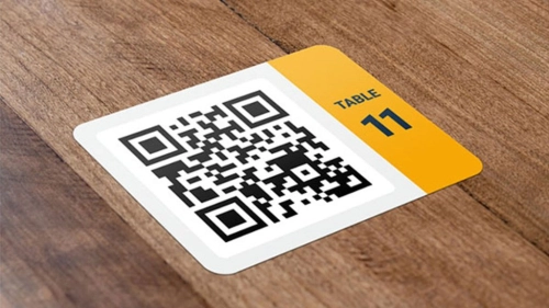 Стикер с QR-кодом на стол в кафе Стикер с QR-кодом на стол в кафе
