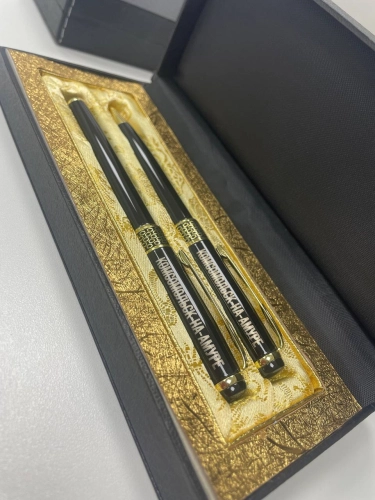 ручка в коробке