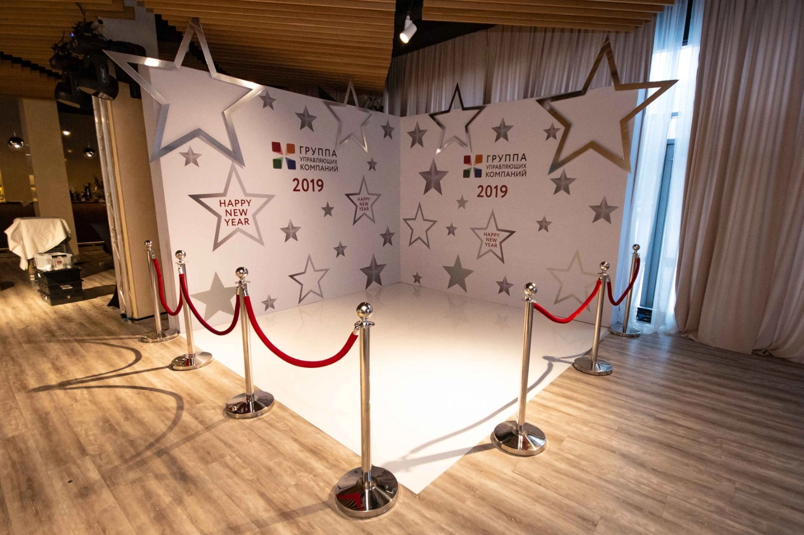 Разработка и изготовление декораций и фотозон Элемент