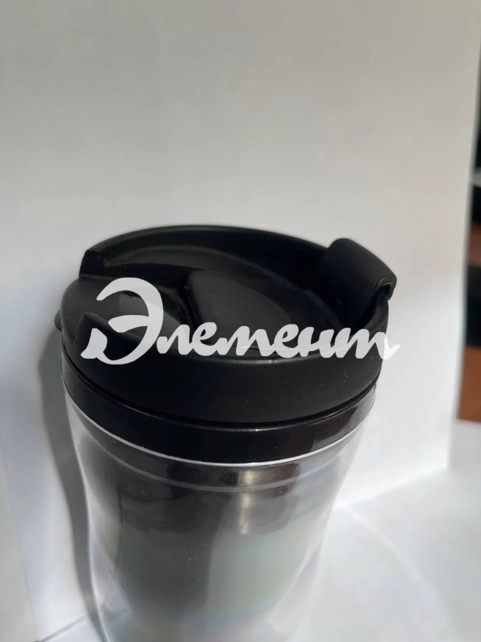 Стакан для воды пластик с черной крышкой с изображением 2