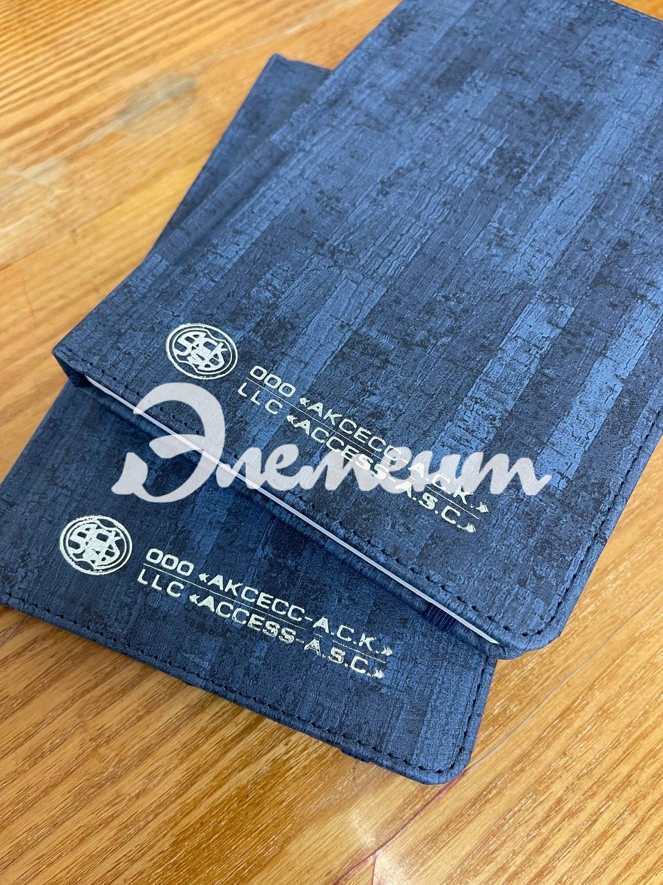 Тиснение ежедневников фольгой