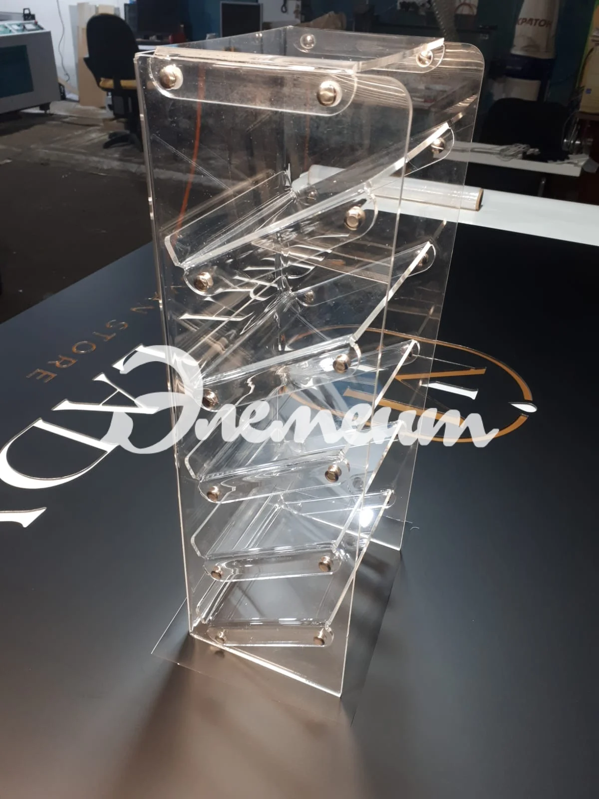 СтеллажиСигарет4