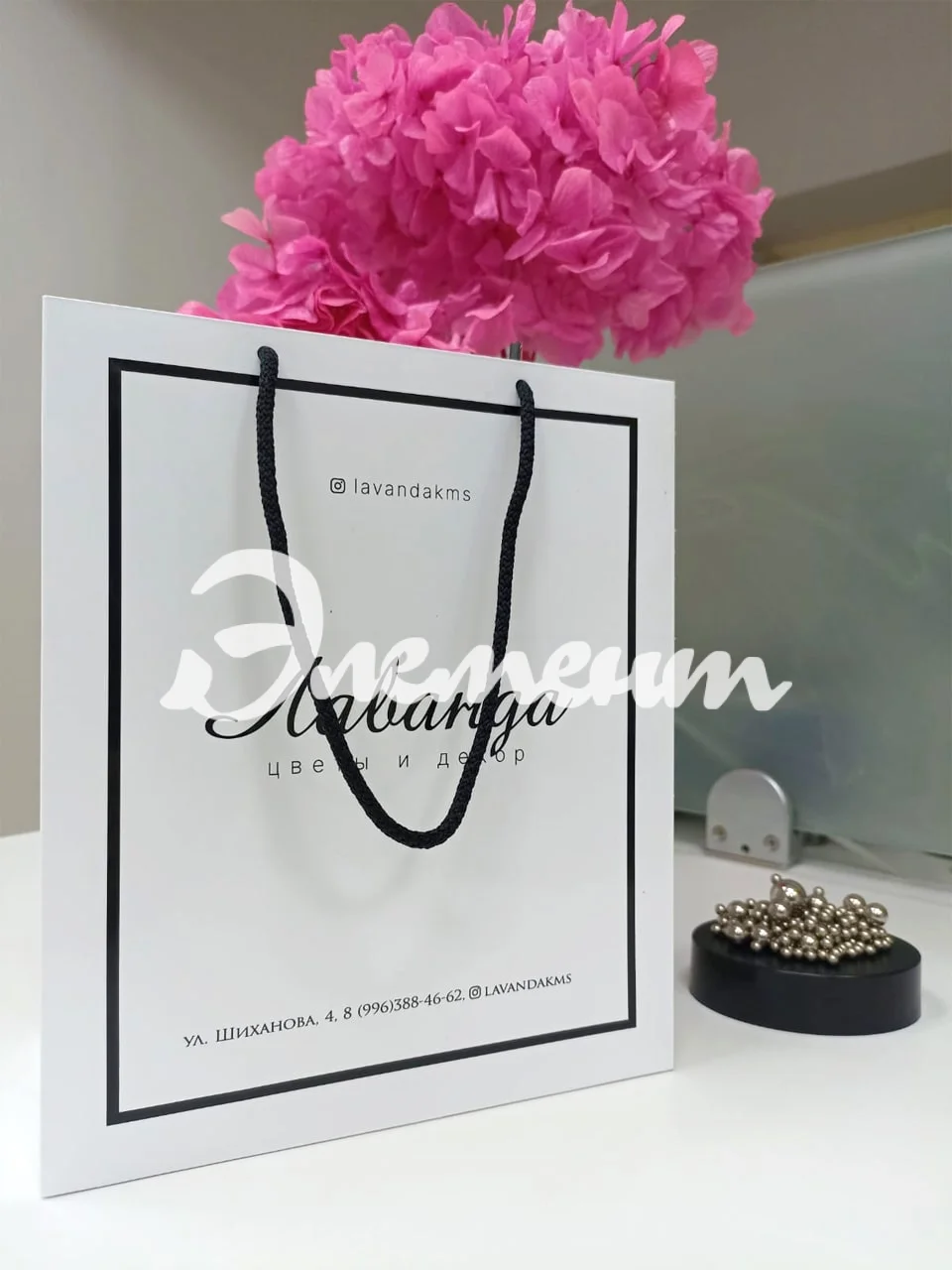 Бумажный пакет на верёвке с печатью-min