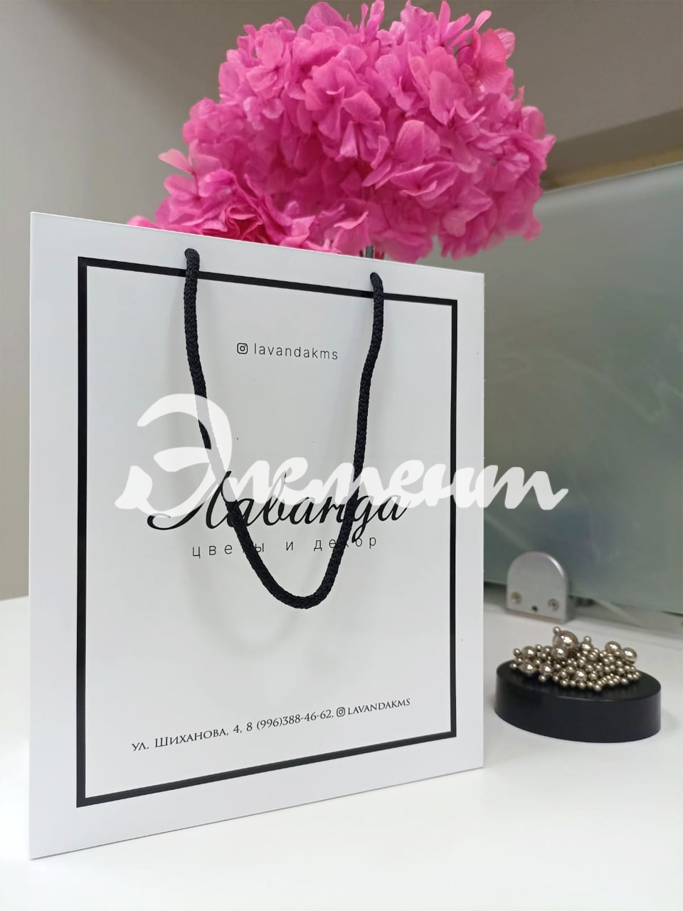 Бумажный пакет на верёвке с печатью-min